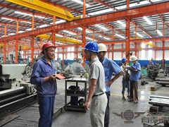 盛夏酷暑之際市總工會領（lǐng）導慰問我公司總裝車間省級“五一勞動”獎章獲得者徐程（chéng）