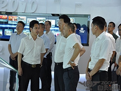 市長何樹平陪同省交通（tōng）運輸廳廳長羅佳明一行蒞臨我公司調研
