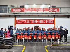 自貢市（shì）人（rén）社局、總（zǒng）工會、農民工服務中（zhōng）心，走進運機集團總（zǒng）裝車間慰問農民工